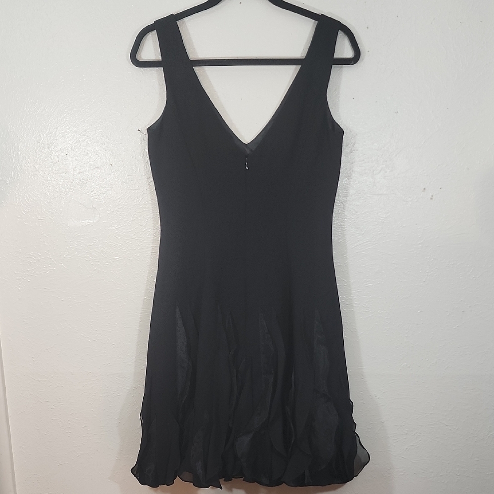 White House Black Market Sleeveless Cocktail Ruffled Dress At Bottom Size 8 - Picture 3 of 7